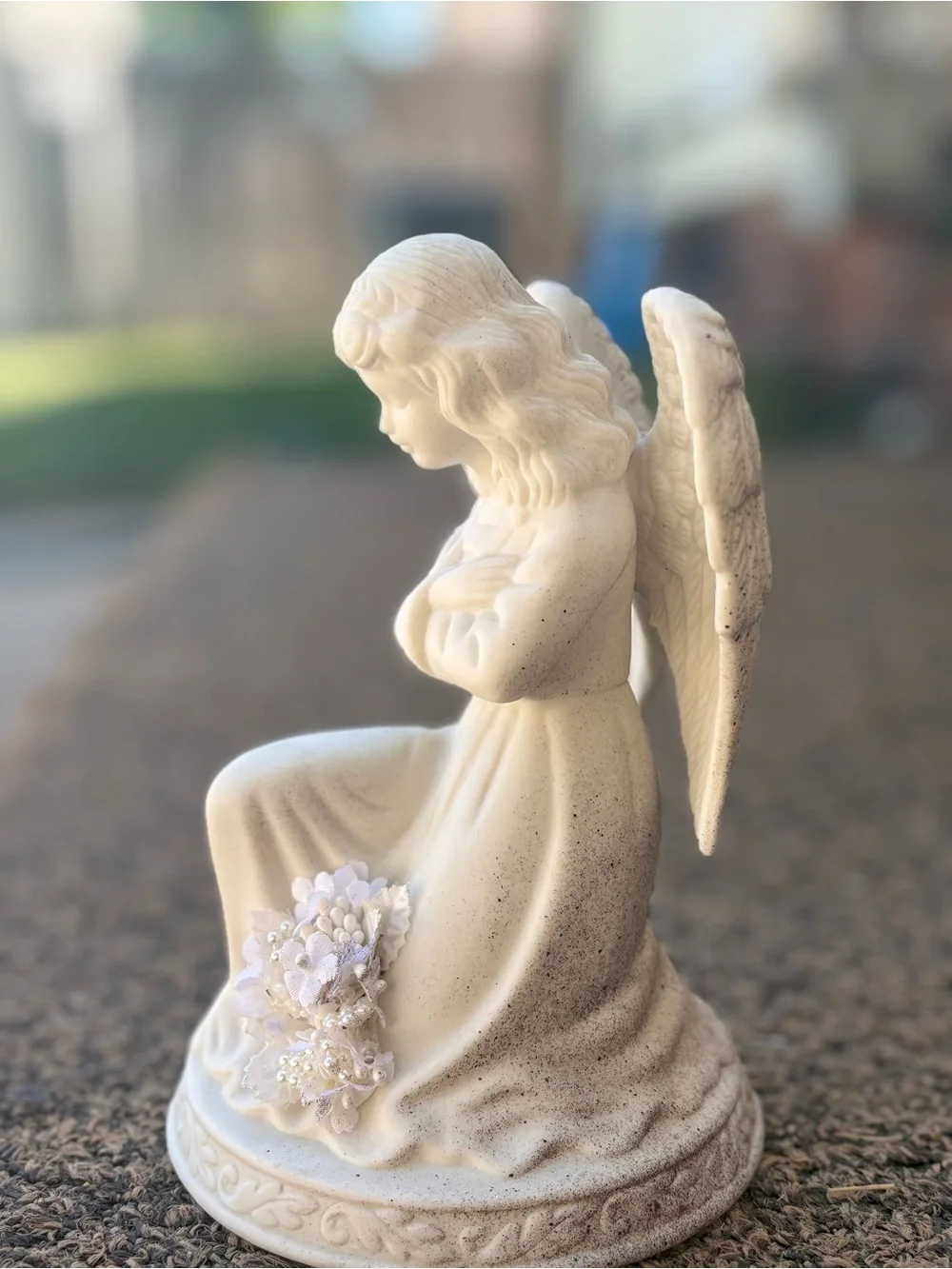 Cream Angel Figurine Set — Peaceful Kneeling Statues for Home Decor